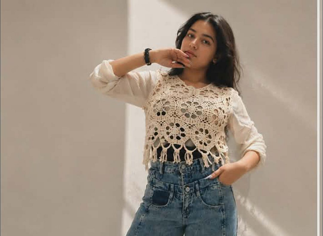 Boho-chic creamy blouse